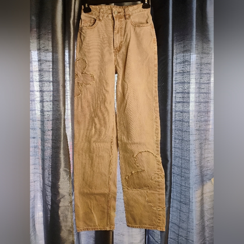 PacSun Distressed Pink Jeans with flower Design - Picture 2 of 8